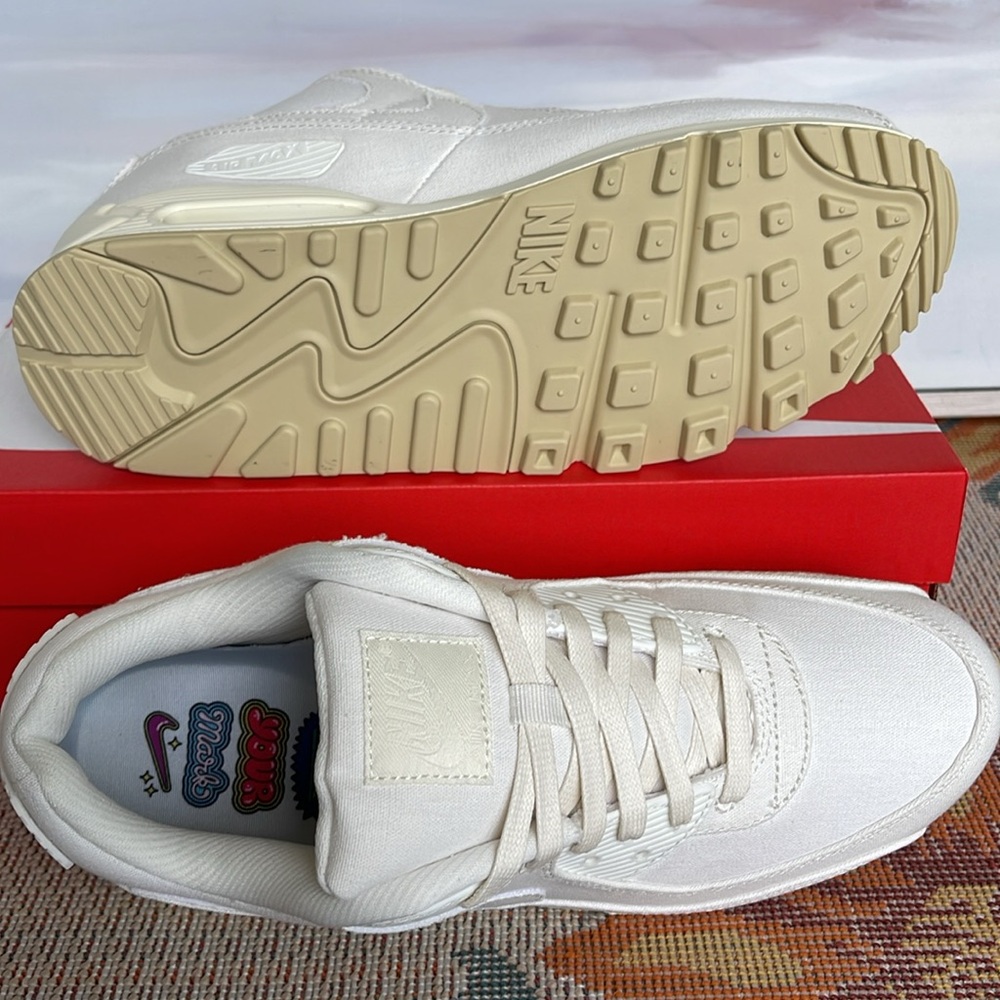 Nike Men’s Air Max 90 SE
Sail/Cashmere/Team Gold/
Sneakers
Style FD0867-133 - Picture 7 of 16